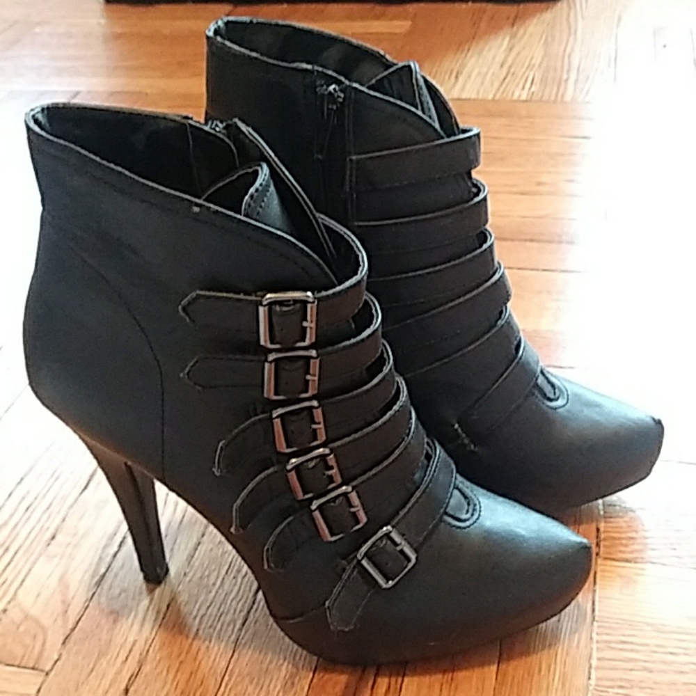 BLACK HIGH HEEL HALF BOOTS